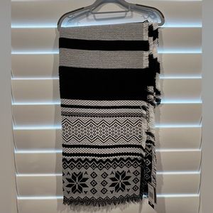 Steve Madden blanket wrap/scarf NWT